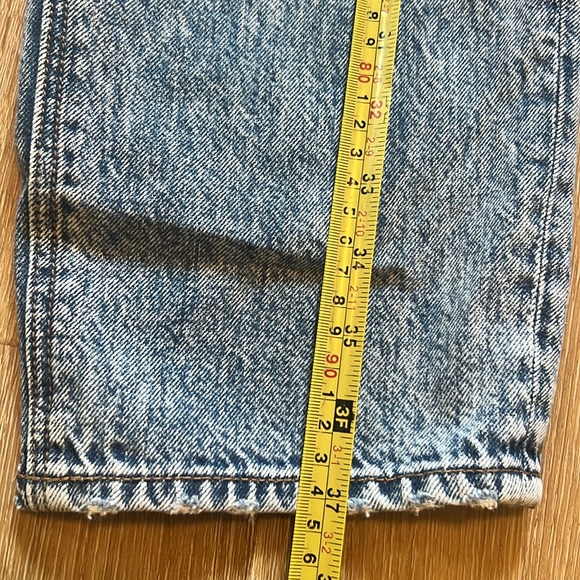 American Eagle Curvy Mom Jean High Waist Distressed Tapered Leg Acid Jeans 6 - Picture 3 of 12